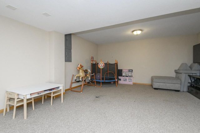1887 Wayside DRIVE, Hartford, WI 53027