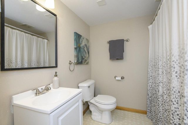 1887 Wayside DRIVE, Hartford, WI 53027