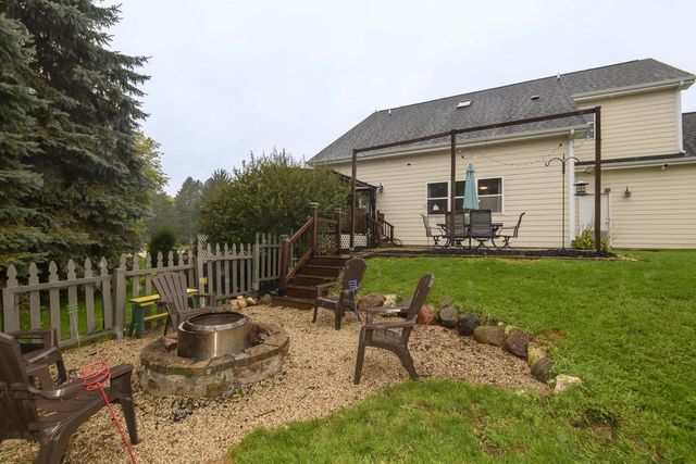 1887 Wayside DRIVE, Hartford, WI 53027