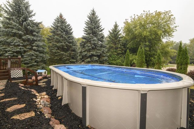 1887 Wayside DRIVE, Hartford, WI 53027