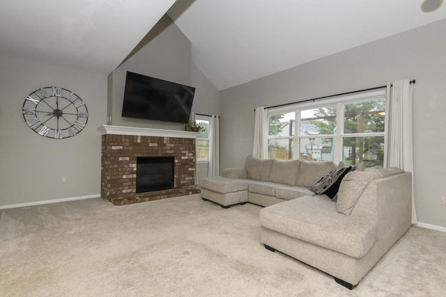 1887 Wayside DRIVE, Hartford, WI 53027