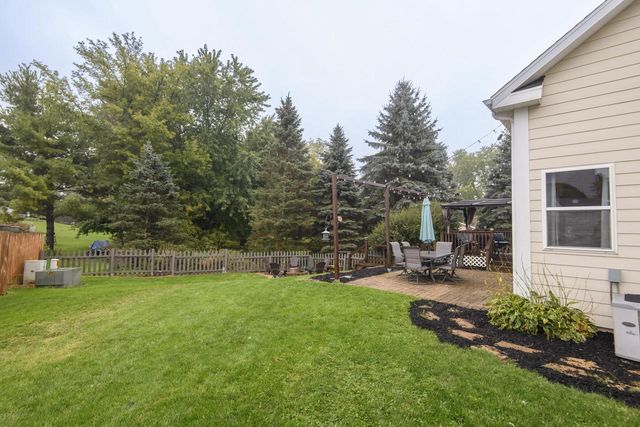 1887 Wayside DRIVE, Hartford, WI 53027