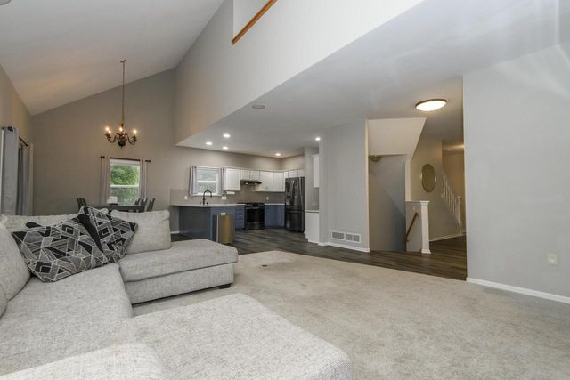 1887 Wayside DRIVE, Hartford, WI 53027