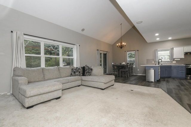 1887 Wayside DRIVE, Hartford, WI 53027