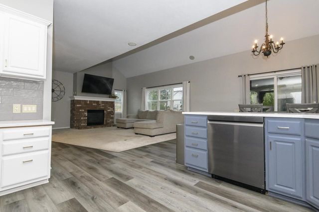 1887 Wayside DRIVE, Hartford, WI 53027