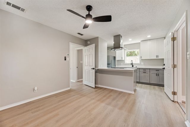 206 Senter Valley Road, Irving, TX 75060