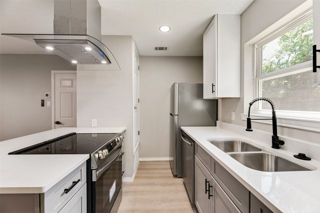 206 Senter Valley Road, Irving, TX 75060