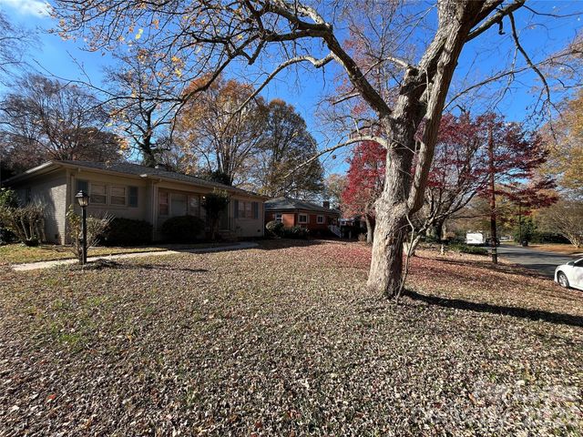 1932 Sandhurst Drive, Charlotte, NC 28205