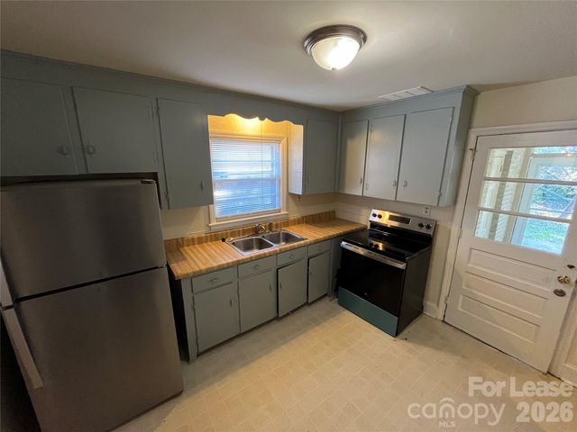 1932 Sandhurst Drive, Charlotte, NC 28205