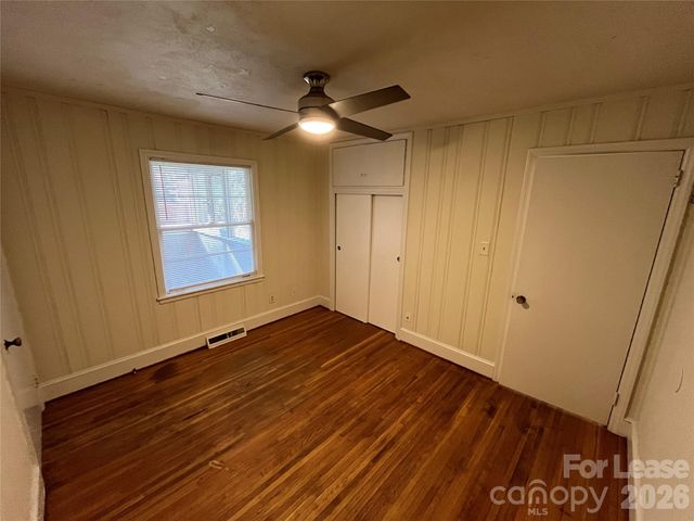 1932 Sandhurst Drive, Charlotte, NC 28205