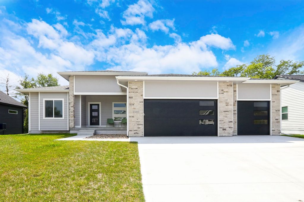 1600 Marina Cove Drive, Polk City, IA 50226