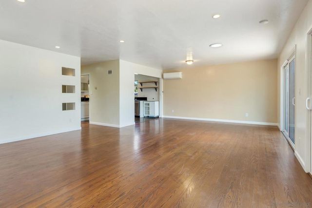 2533 Calle Tres Lomas, San Diego, CA 92139