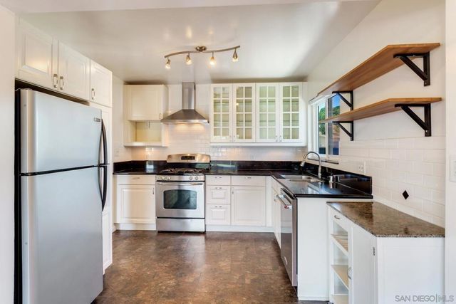 2533 Calle Tres Lomas, San Diego, CA 92139