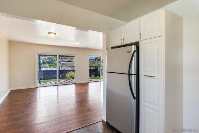 2533 Calle Tres Lomas, San Diego, CA 92139