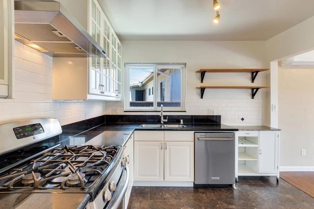 2533 Calle Tres Lomas, San Diego, CA 92139