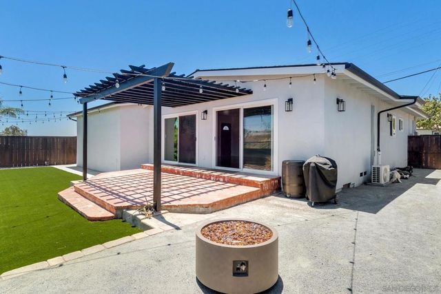 2533 Calle Tres Lomas, San Diego, CA 92139