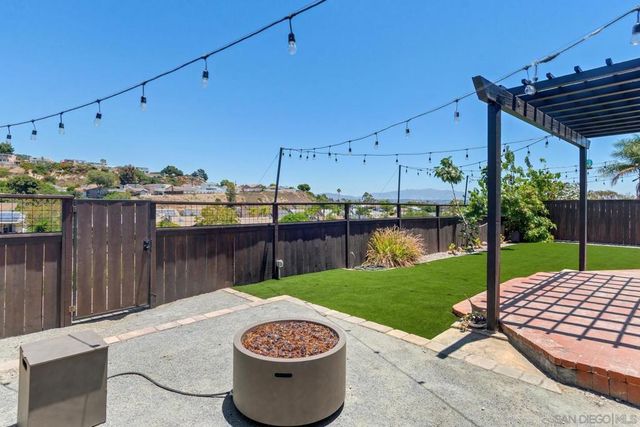 2533 Calle Tres Lomas, San Diego, CA 92139