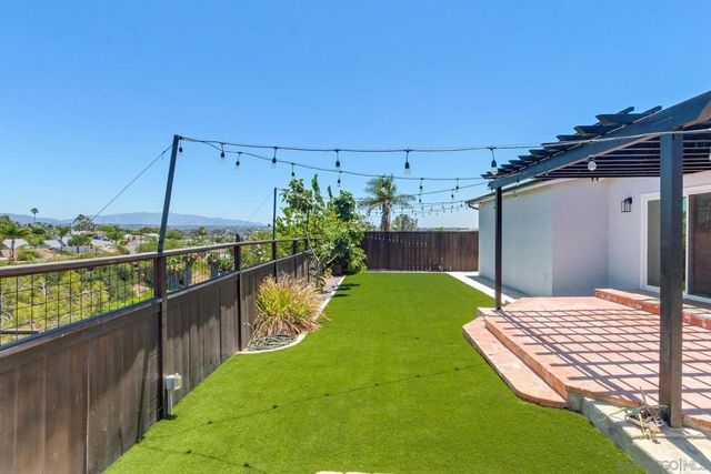 2533 Calle Tres Lomas, San Diego, CA 92139