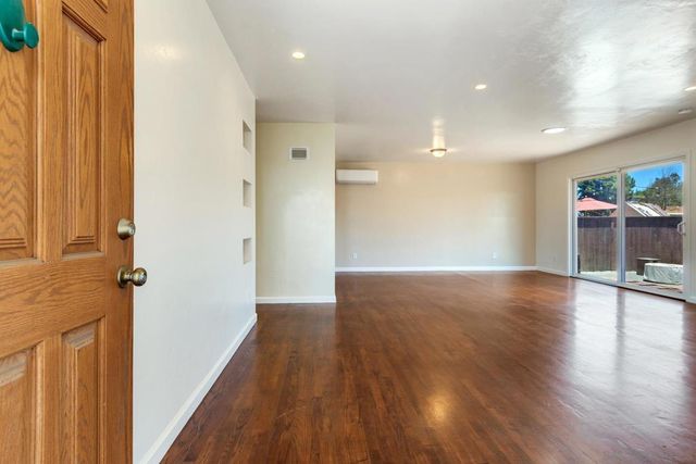 2533 Calle Tres Lomas, San Diego, CA 92139