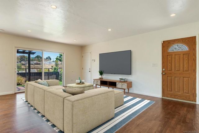 2533 Calle Tres Lomas, San Diego, CA 92139