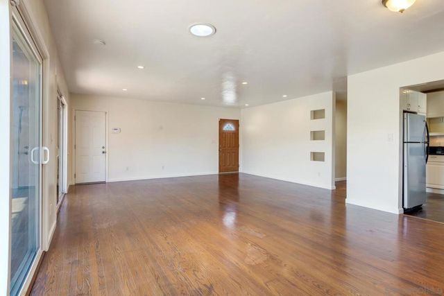 2533 Calle Tres Lomas, San Diego, CA 92139