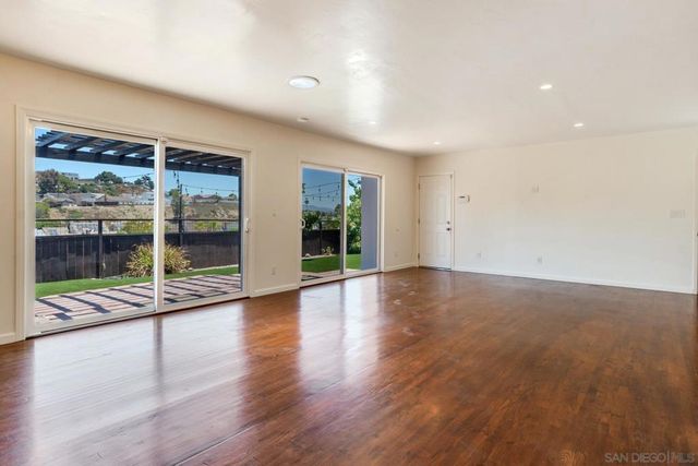 2533 Calle Tres Lomas, San Diego, CA 92139