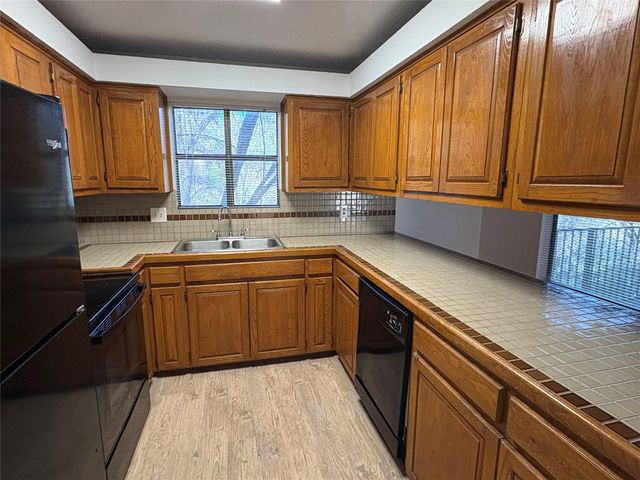 9201 Simmons RD 119, Austin, TX 78759