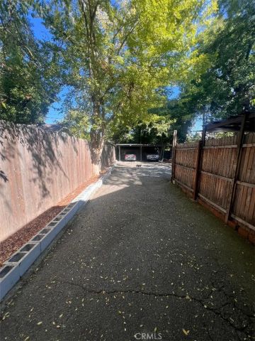 136 N Bonnie A, Pasadena, CA 91106