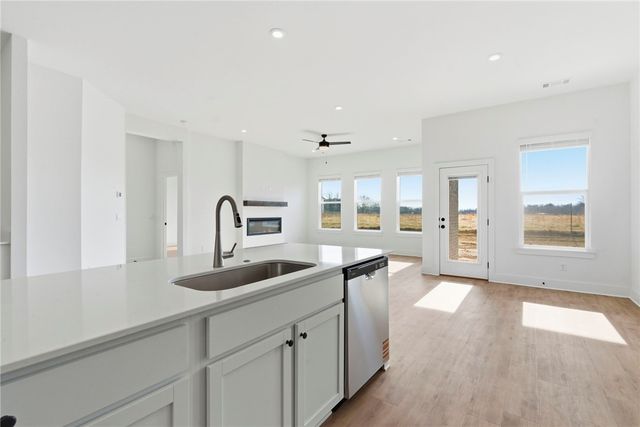 2430 Max Avenue, Bentonville, AR 72713