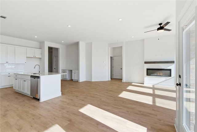 2430 Max Avenue, Bentonville, AR 72713