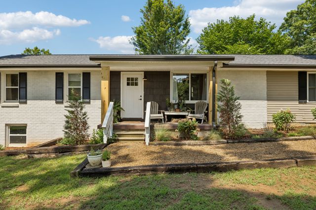 9062 E 40 Rd, Bon Aqua, TN 37025