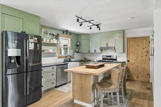 9062 E 40 Rd, Bon Aqua, TN 37025