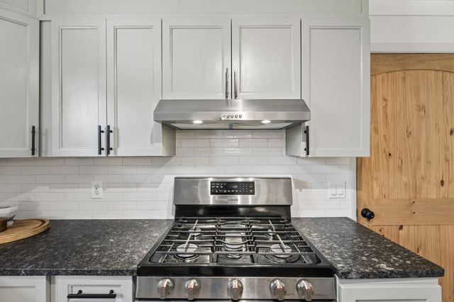 9062 E 40 Rd, Bon Aqua, TN 37025