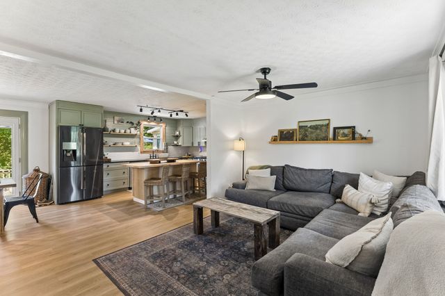 9062 E 40 Rd, Bon Aqua, TN 37025