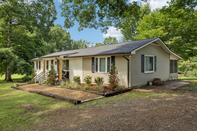 9062 E 40 Rd, Bon Aqua, TN 37025