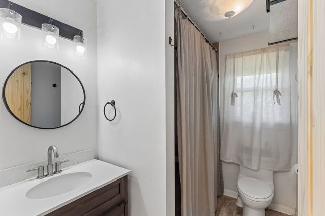 9062 E 40 Rd, Bon Aqua, TN 37025