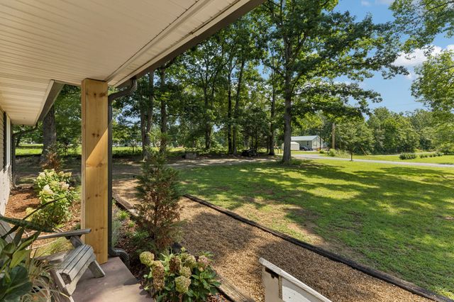 9062 E 40 Rd, Bon Aqua, TN 37025