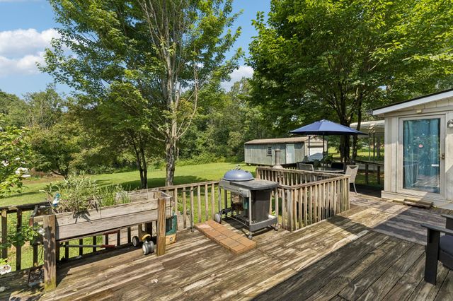 9062 E 40 Rd, Bon Aqua, TN 37025