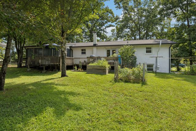 9062 E 40 Rd, Bon Aqua, TN 37025