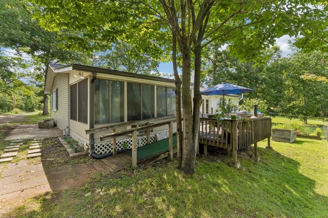 9062 E 40 Rd, Bon Aqua, TN 37025