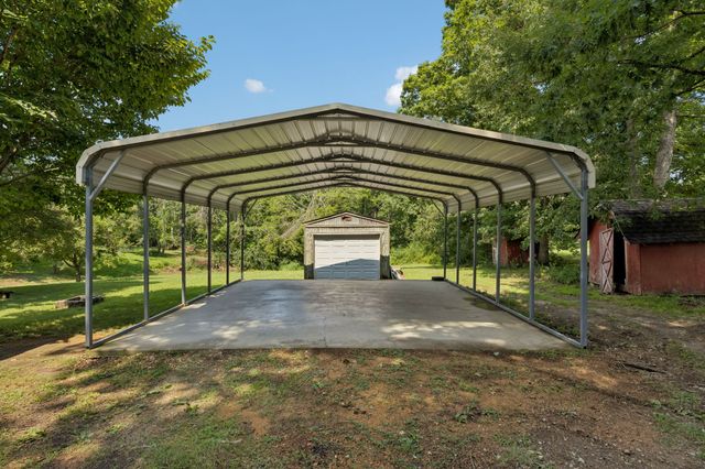 9062 E 40 Rd, Bon Aqua, TN 37025