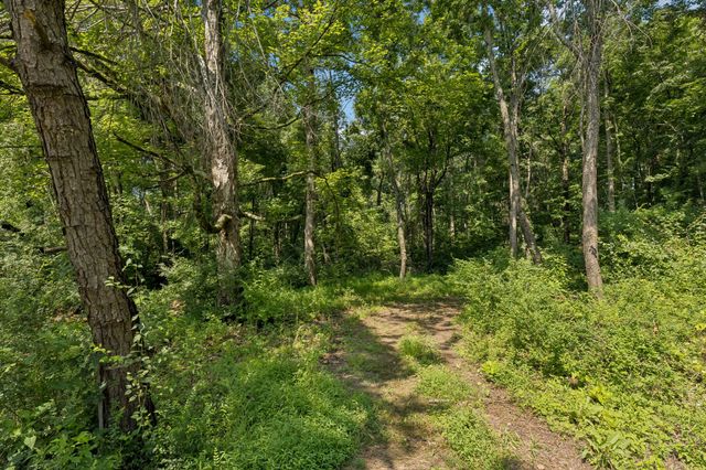 9062 E 40 Rd, Bon Aqua, TN 37025