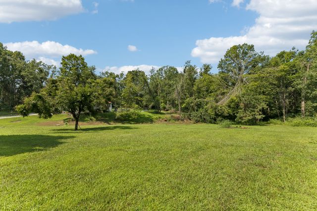 9062 E 40 Rd, Bon Aqua, TN 37025