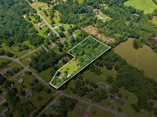 9062 E 40 Rd, Bon Aqua, TN 37025