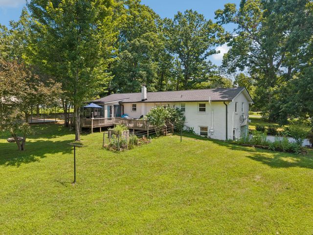 9062 E 40 Rd, Bon Aqua, TN 37025