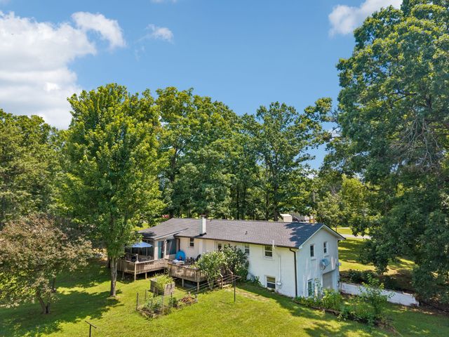 9062 E 40 Rd, Bon Aqua, TN 37025