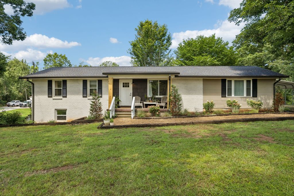 9062 E 40 Rd, Bon Aqua, TN 37025