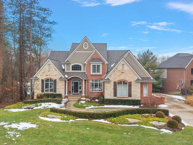 3303 Timberlake Drive, Commerce Charter Township, MI 48390