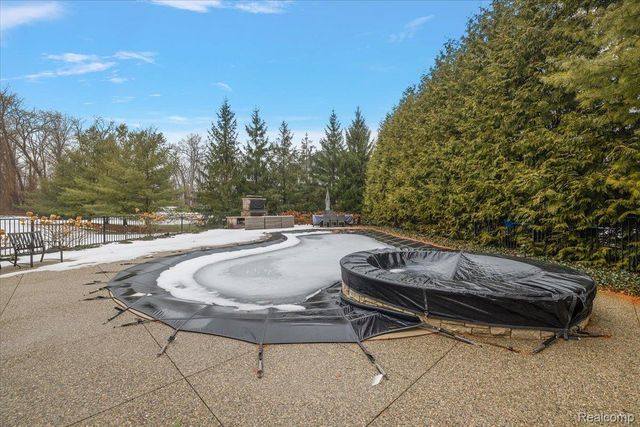 3303 Timberlake Drive, Commerce Charter Township, MI 48390