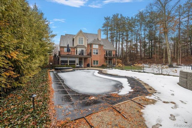 3303 Timberlake Drive, Commerce Charter Township, MI 48390